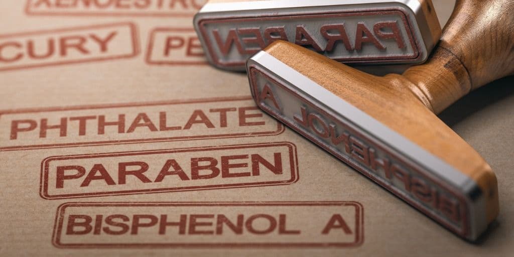 Stempel med navnene på hormonforstyrrende stoffer, som kan forstyrre frugtbarheden