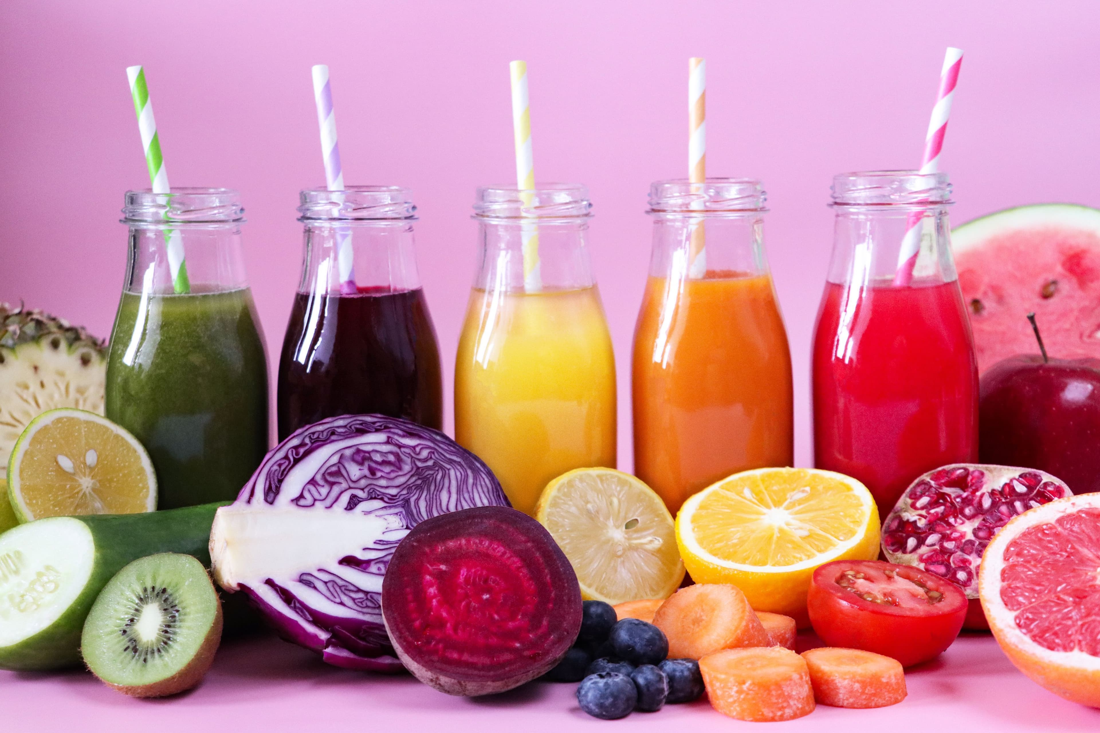Fargerike smoothies fulle av vitaminer