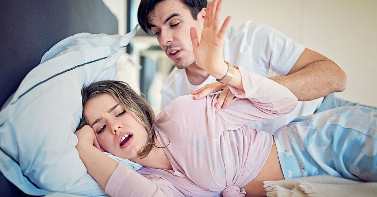 Kvinde med mistet sexlyst, der afviser sin mand i sengen