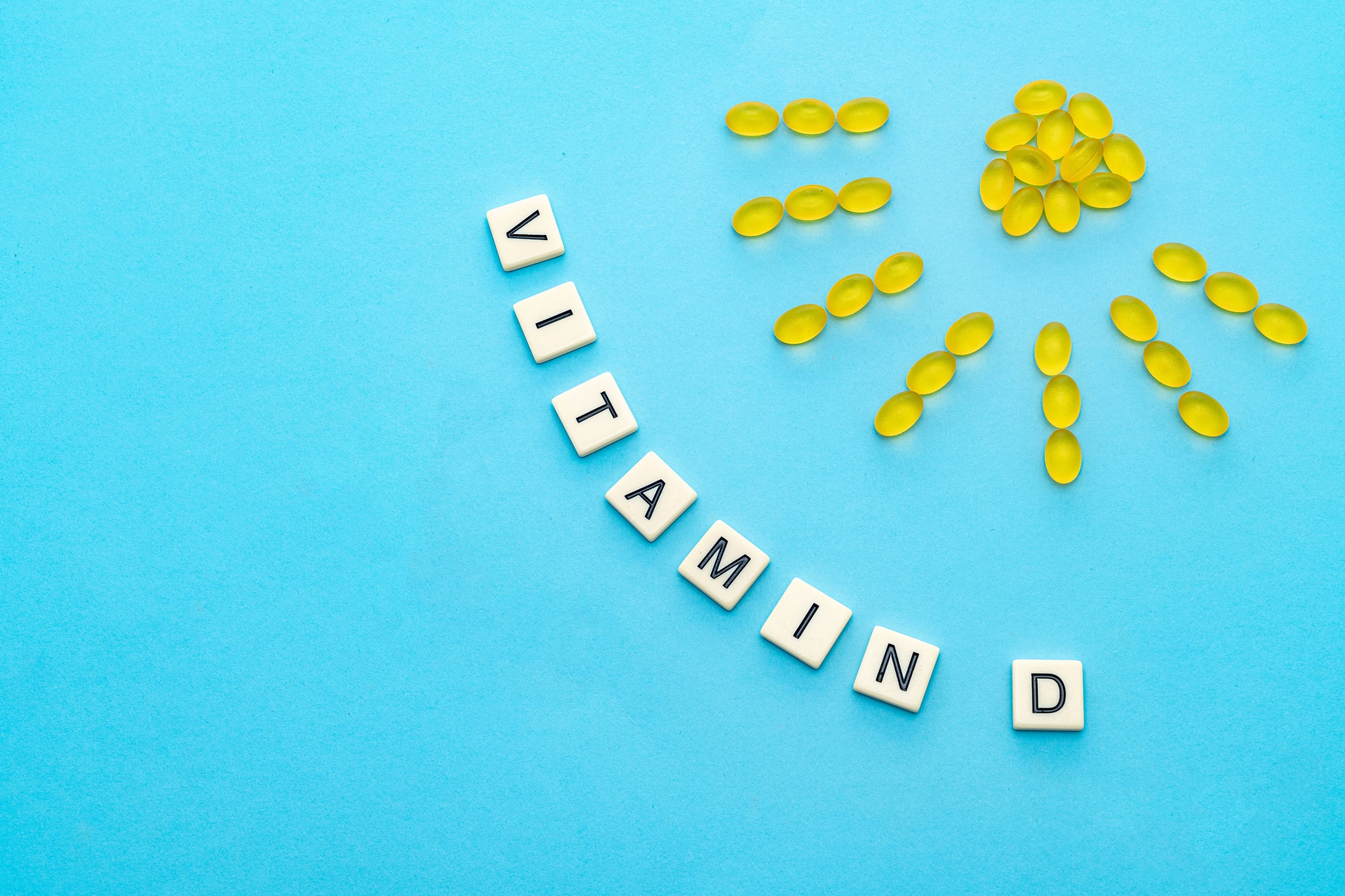 D-vitamin og solstråler formet af vitaminpiller