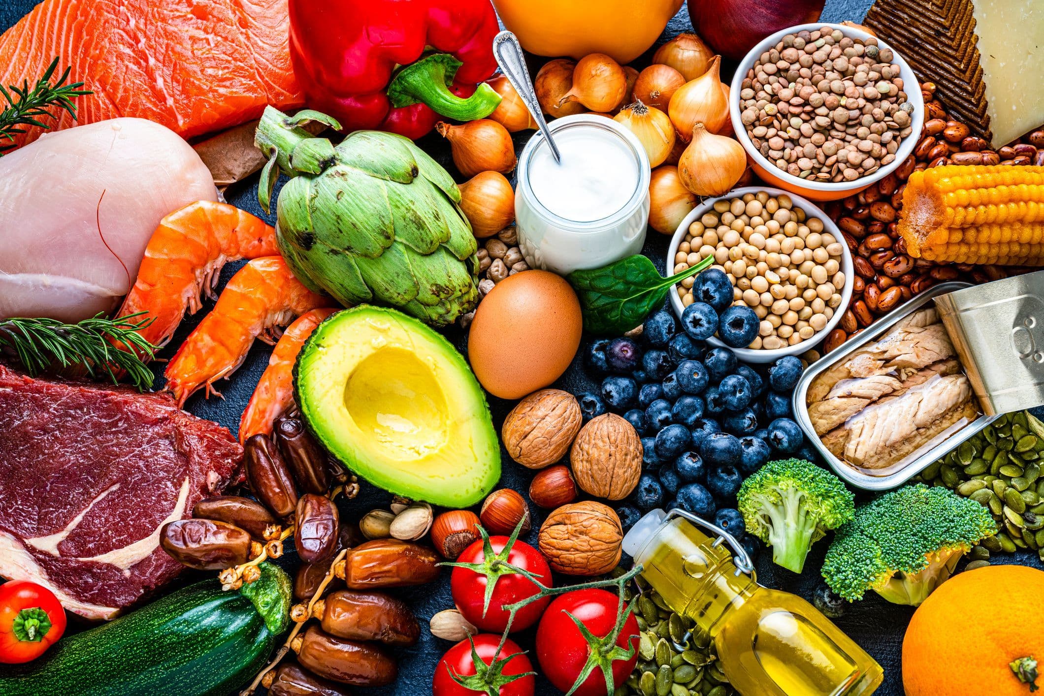 Farverig madvarer fyldt med vitaminer