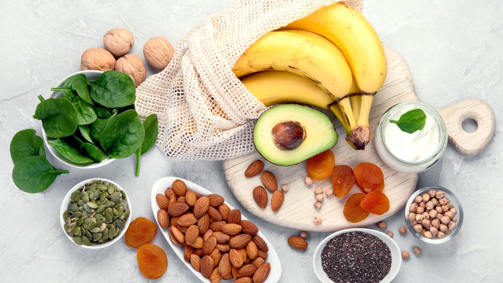 Livsmedel rika på magnesium – exempel på magnesium mat som spenat, nötter och frön