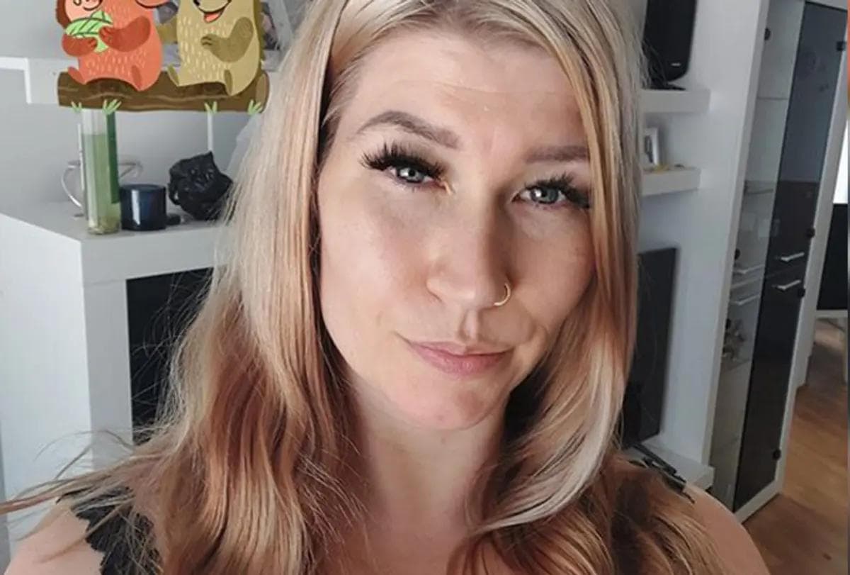 Kuvassa Linda jolla on kokemuksia 4her-tuotteista