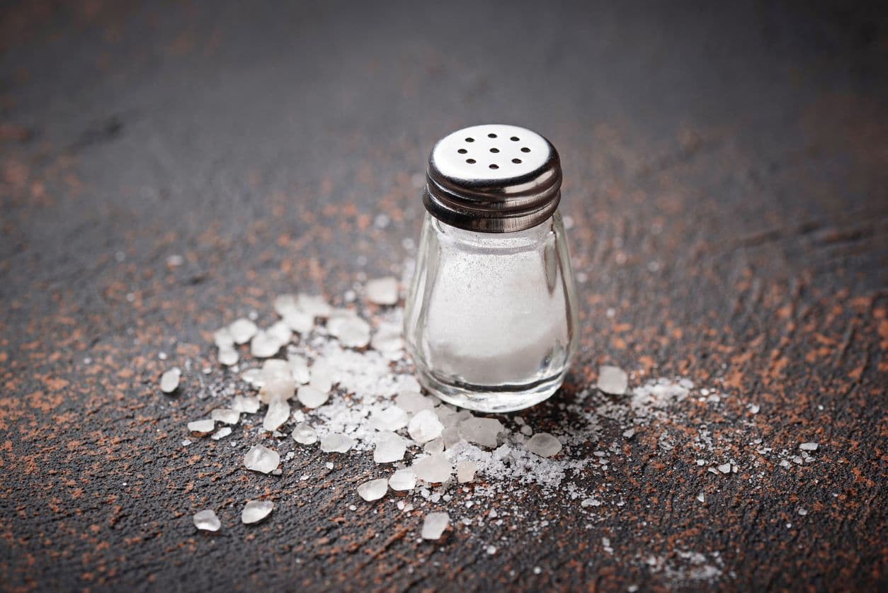 Salt på et bord