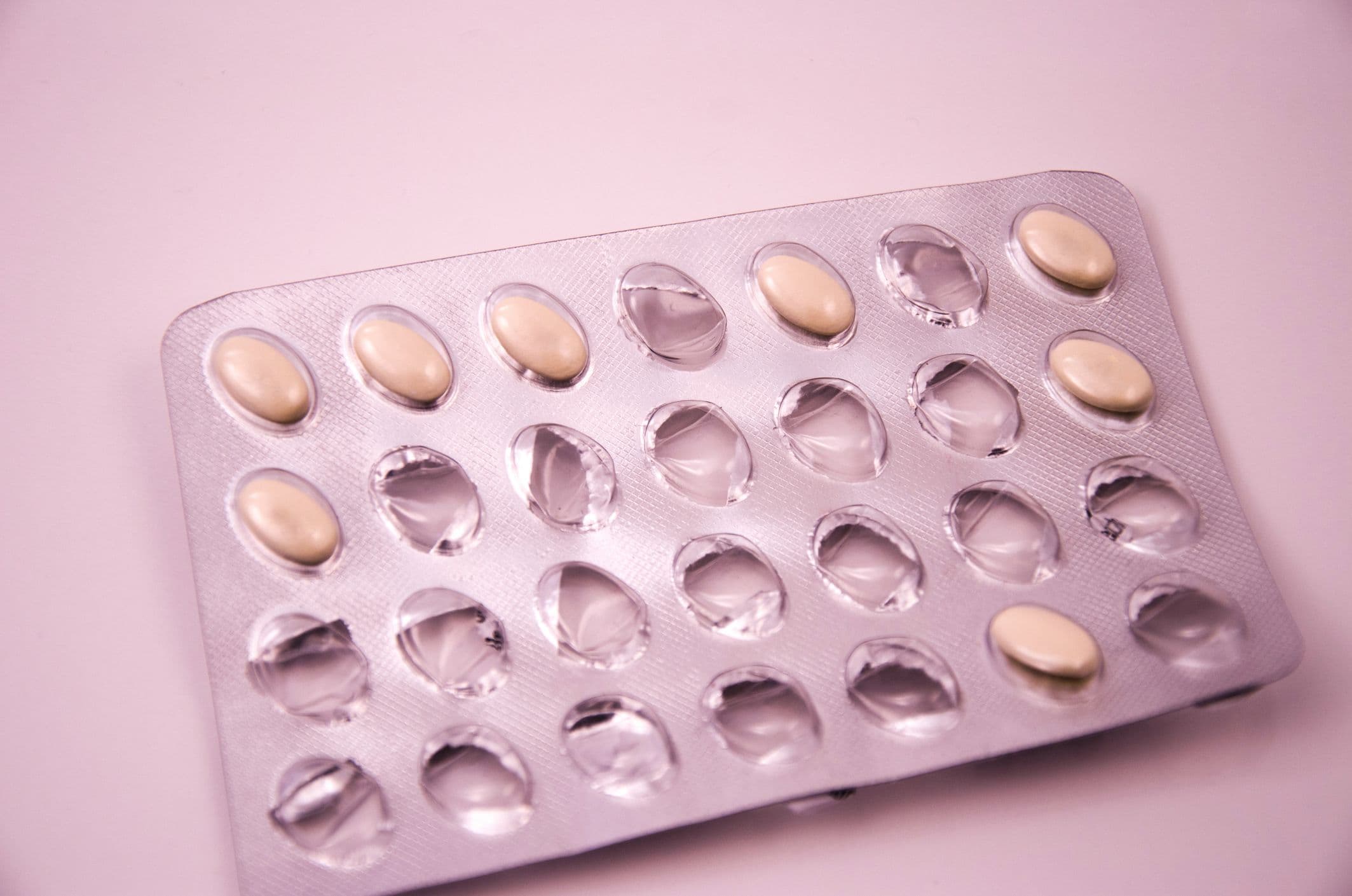 En pakke HRT-piller (hormonbehandling i overgangsalderen)