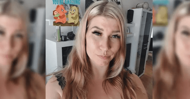 Linda, en blond kvinne som har testet 4HER hormonal Balance